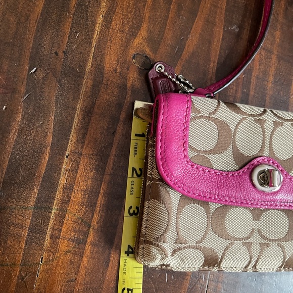 Small Coach Signature Dylan Crossbody Wallet Khaki And Magenta - Picture 11 of 12